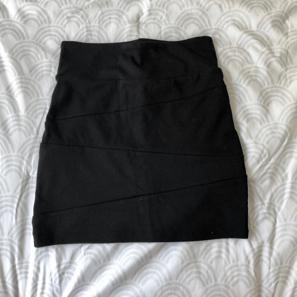 American Eagle Black Pleated Skirt